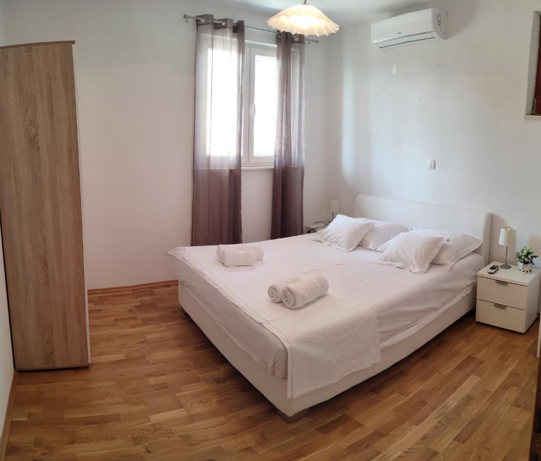 Apartments Villa Anna Podstrana Luaran gambar
