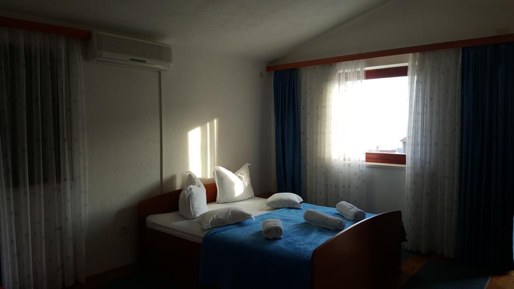 Apartments Villa Anna Podstrana Luaran gambar